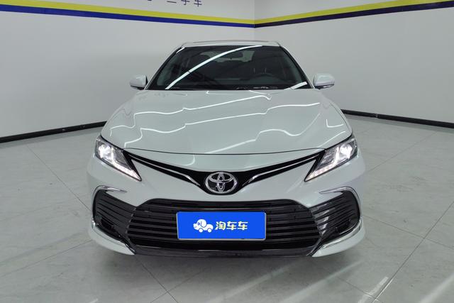 Toyota Camry 2022 2.0 GVP — фото 2
