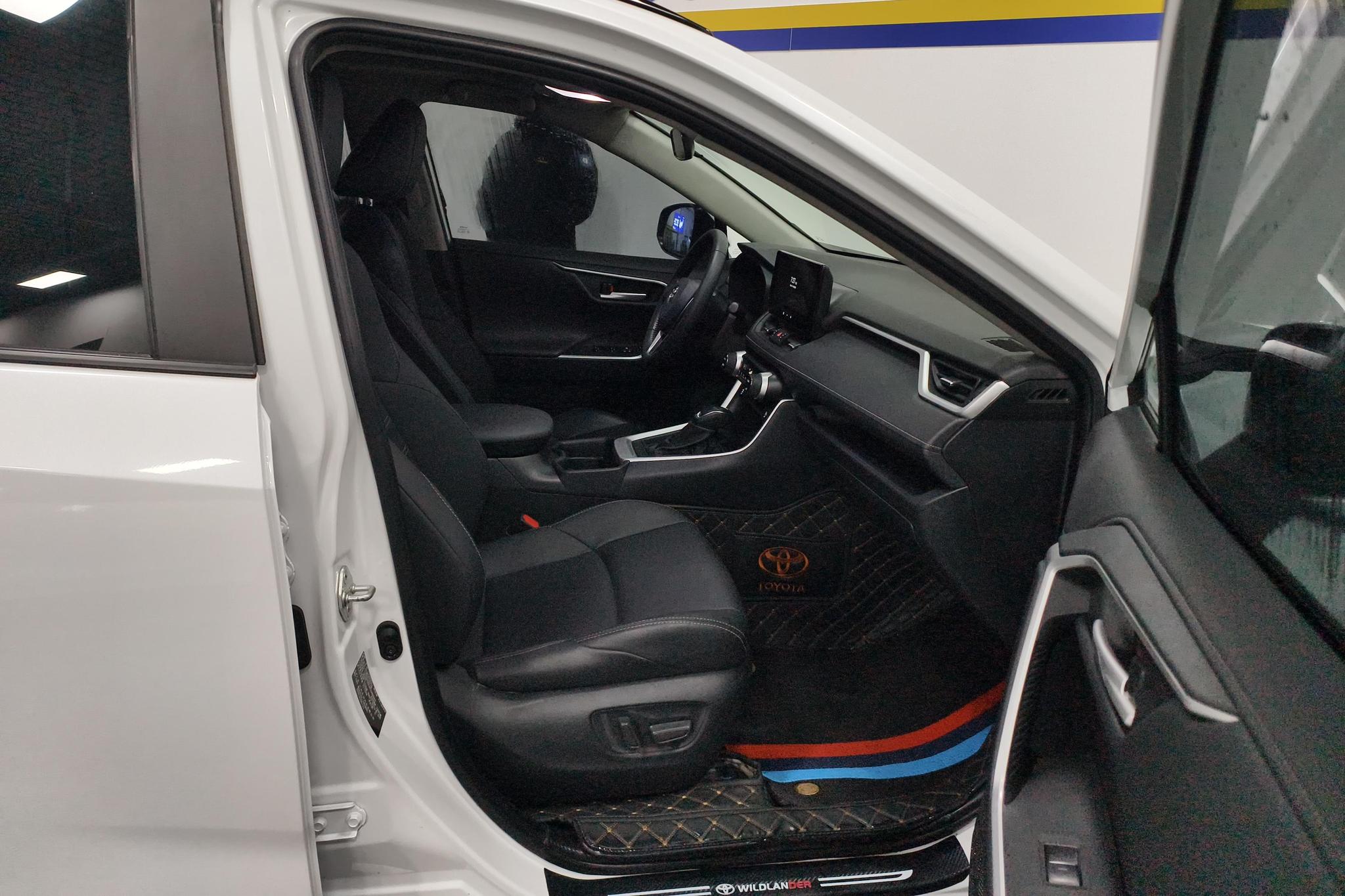 Toyota Wildlander 2023 2.0L Luxury PLUS