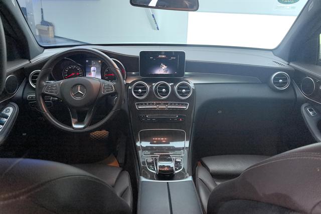 Mercedes Benz GLC 2019 — фото 12