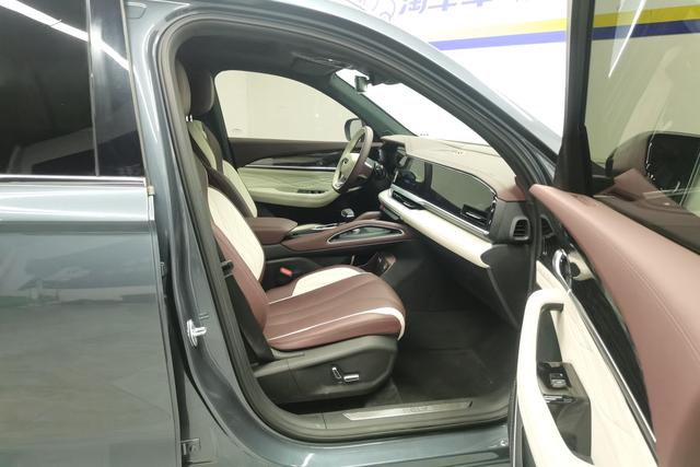 Geely Automobile Xingyue L 2023 Темно-серый из Китая, фото 2