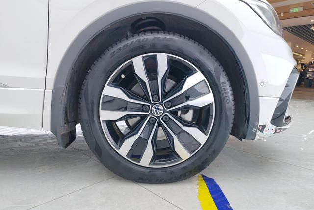 Volkswagen Tiguan L 2022 Белый из Китая, фото 2