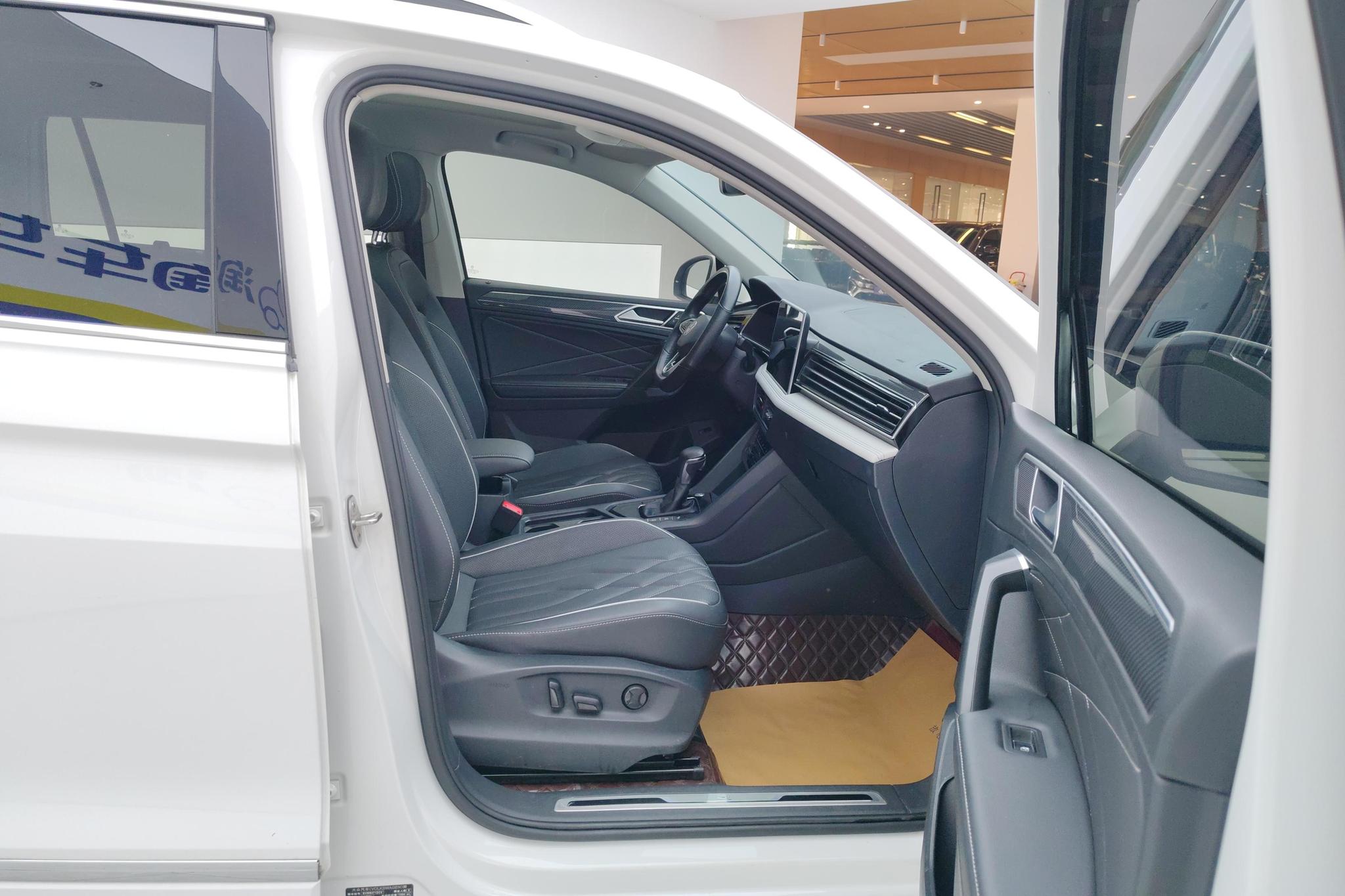 Volkswagen Tiguan L L 2022 330TSI AT R-Line