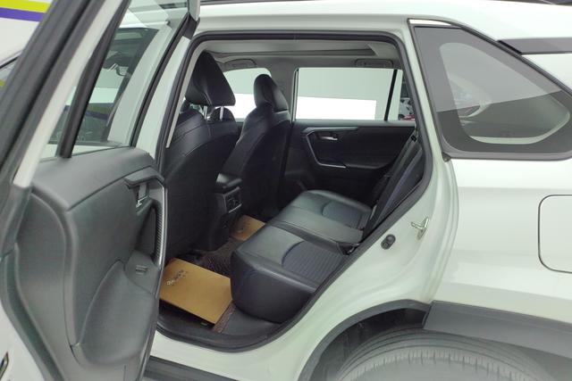 Toyota Wildlander 2020 2.0 L 4 WD — фото 16