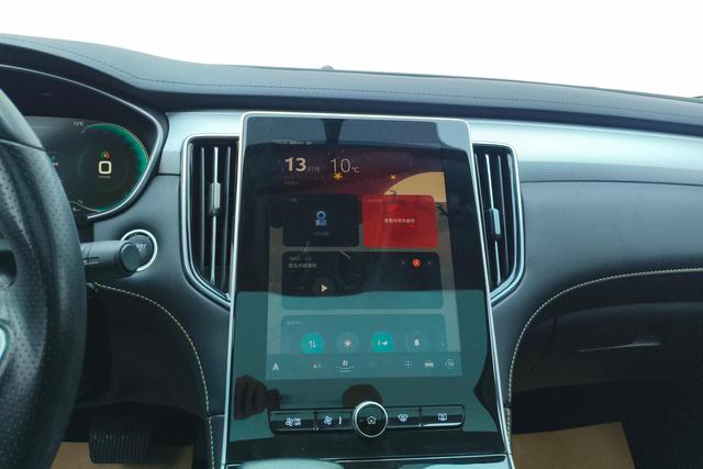 Roewe ei6 MAX Plug-in Hybrid 2020 — фото 11