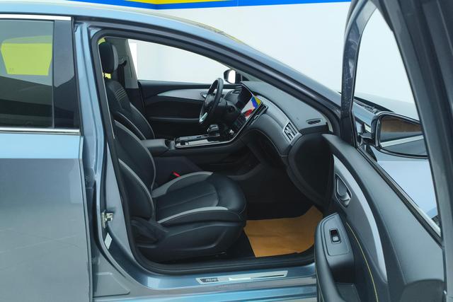 Roewe ei6 MAX Plug-in Hybrid 2020 — фото 15