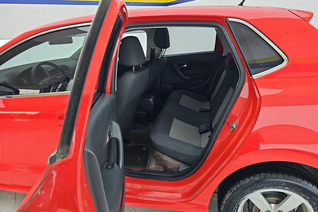 Volkswagen Polo 2016 1.4 L MT — фото 16