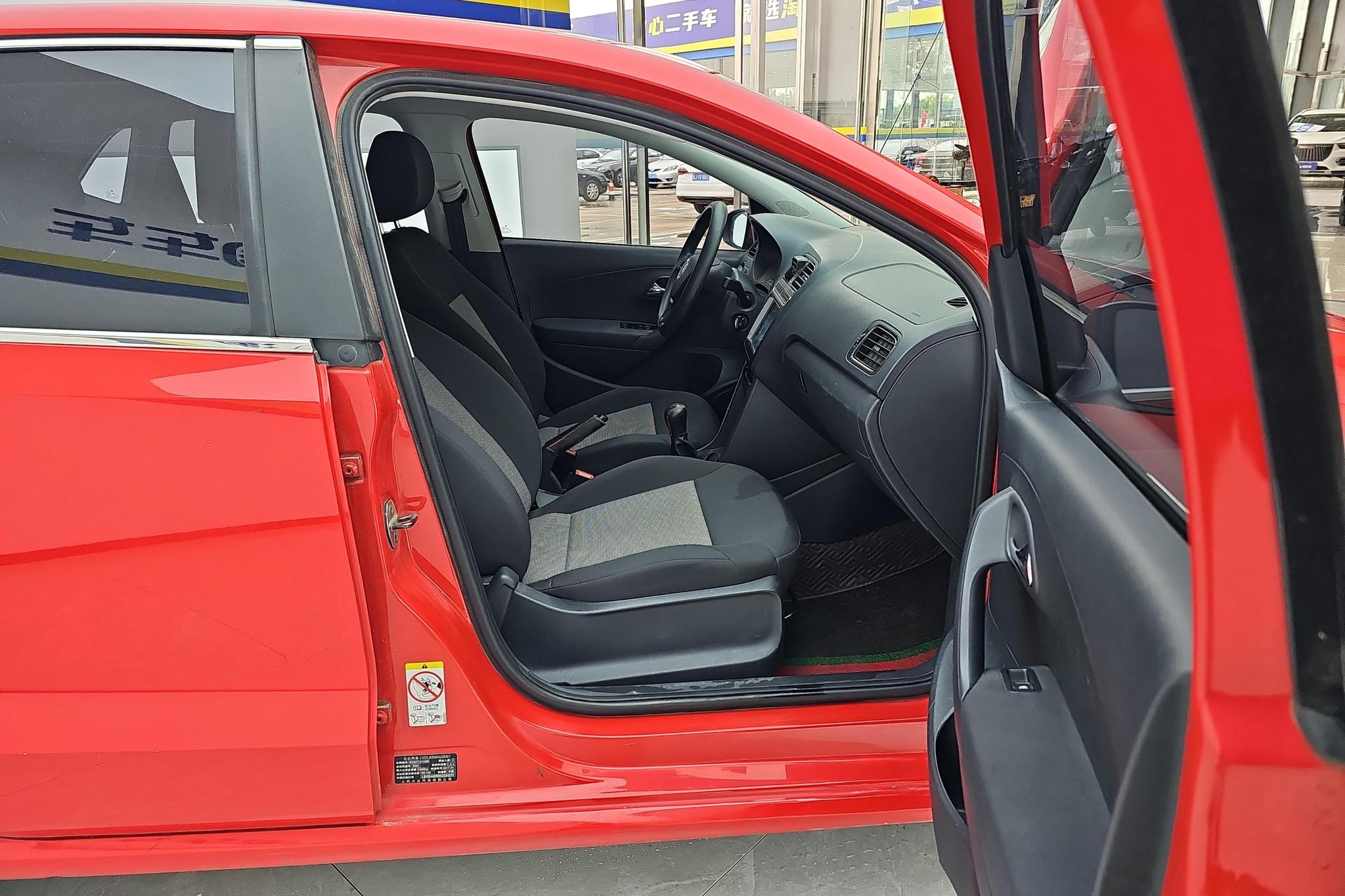 Volkswagen Polo 2016 1.4L MT