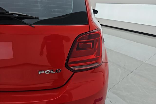 Volkswagen Polo 2016 1.4 L MT — фото 5