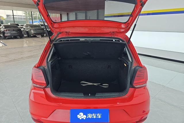 Volkswagen Polo 2016 1.4 L MT — фото 17