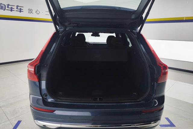 Volvo XC60 2024 B 5 4 WD — фото 17