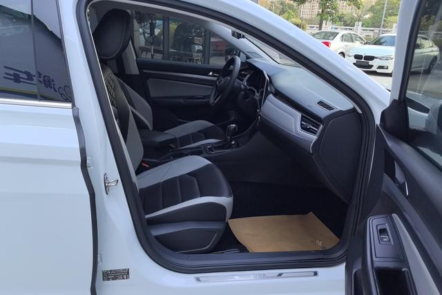 Volkswagen Bora 2023 Белый из Китая, фото 2