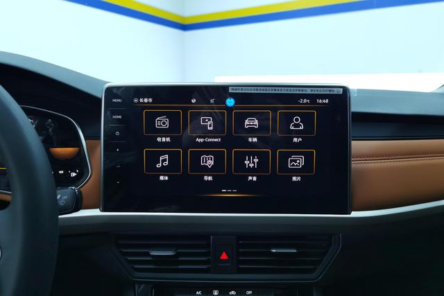 Volkswagen Bora 2025 200 TSI DSG — фото 13
