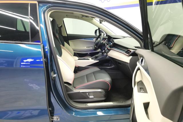 Lynk 06 2021 Синий из Китая, фото 2