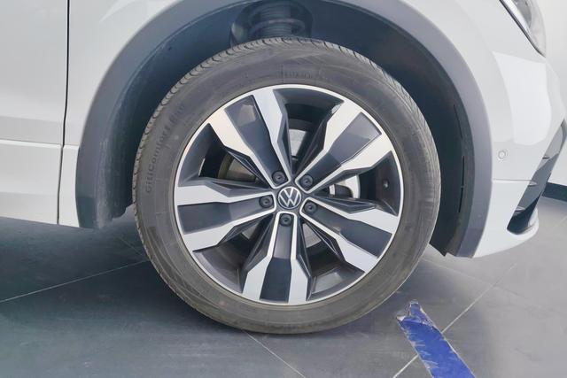 Volkswagen Tiguan L 2023 — фото 10