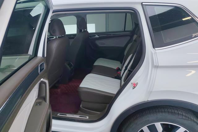 Volkswagen Tiguan L 2023 — фото 16