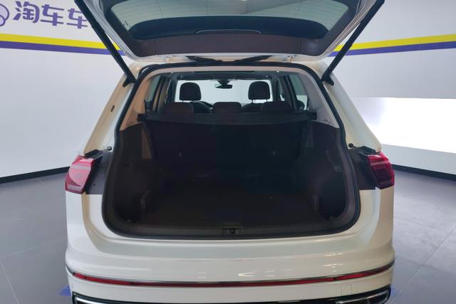 Volkswagen Tiguan L 2023 — фото 17