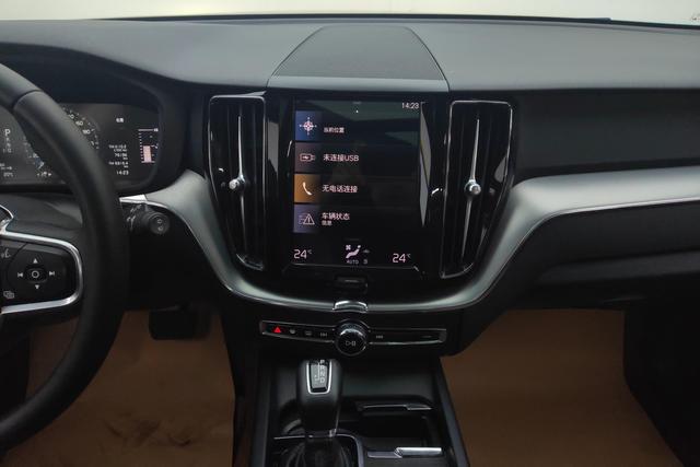 VOLVO XC60 2021 — фото 12