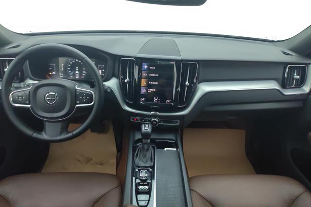 Volvo XC60 2021 T 5 4 WD — фото 11