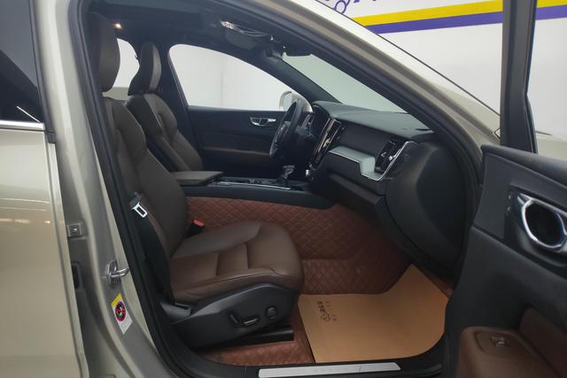 Volvo XC60 2021 T 5 4 WD — фото 15