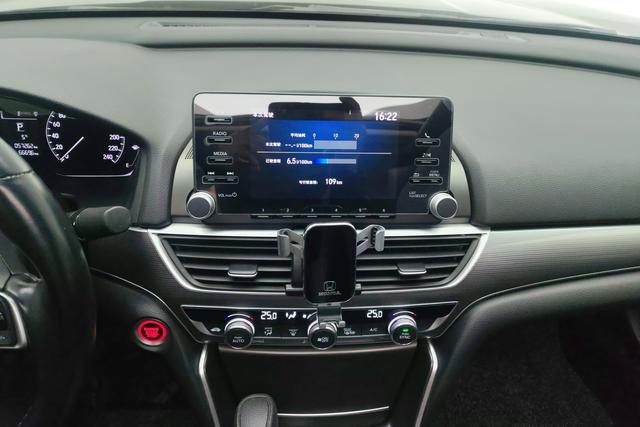 Honda Accord 2018 — фото 12