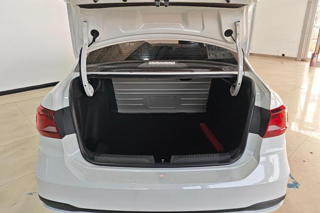 Jetta VA3 id 3810165 из Китая 9