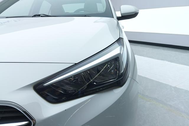 Buick Excelle 2019 Белый из Китая, фото 2