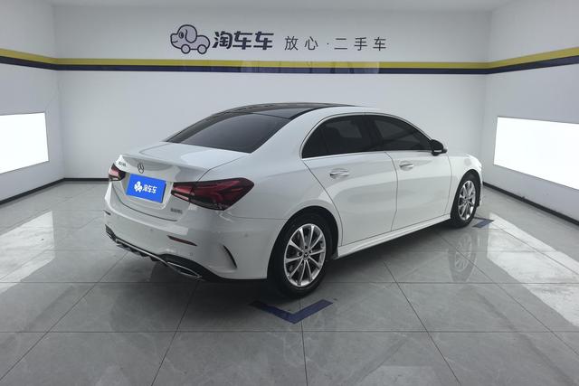 Mercedes Benz A-Class 2022 — фото 3