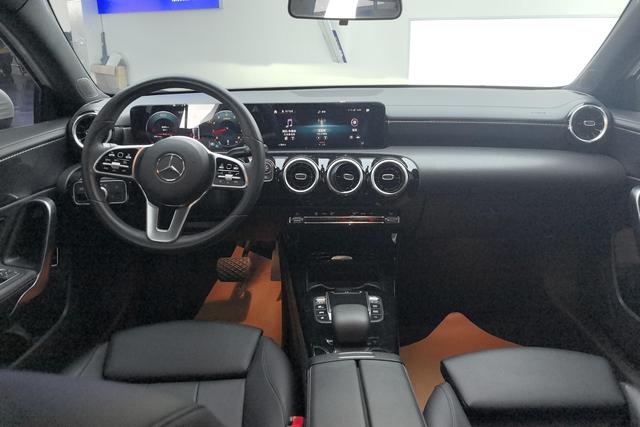 Mercedes Benz A-Class 2022 — фото 13