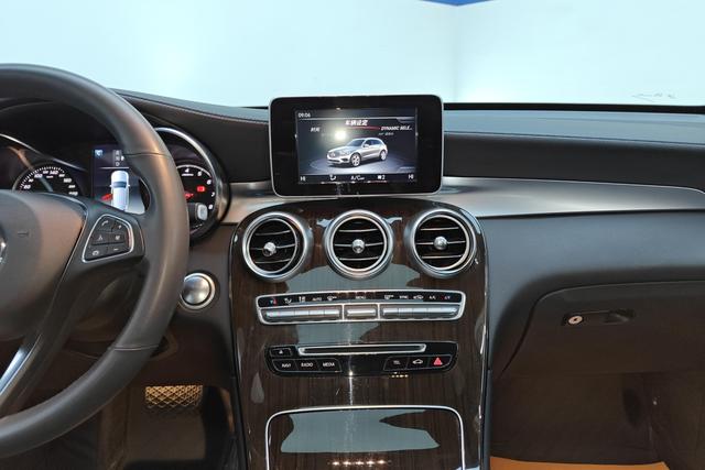 Mercedes Benz GLC 2019 — фото 10