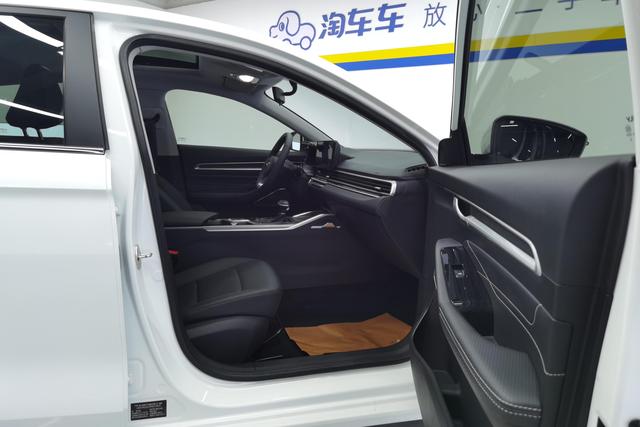 Geely Automobile Emgrand 2023 Белый из Китая, фото 2