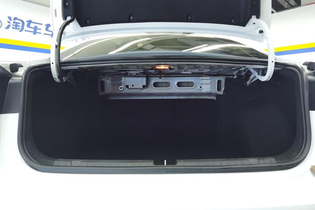 Geely Automobile Emgrand 2023 Белый из Китая, фото 3