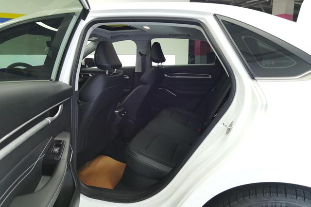 Geely Automobile Emgrand 2023 Белый из Китая, фото 5