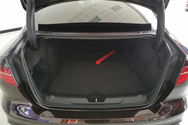 Jaguar XEL 2020 2.0 T 250 PS SE — фото 17