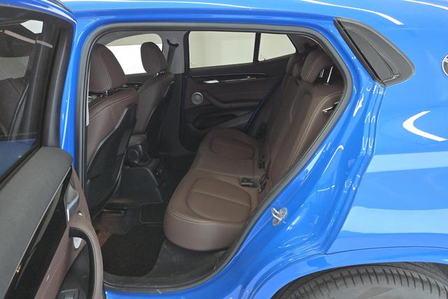 BMW X2 2023 — фото 16