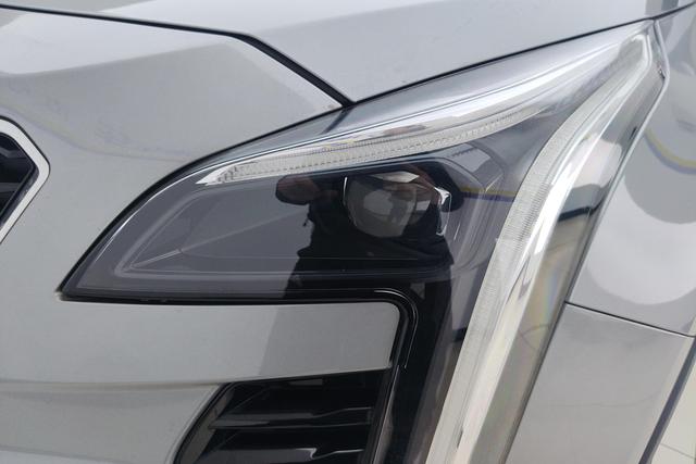 Cadillac XT4 2022 28 T 2 WDLuxury — фото 4