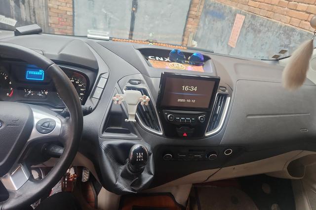 Ford Tourneo 2020 2.0 T MT — фото 11