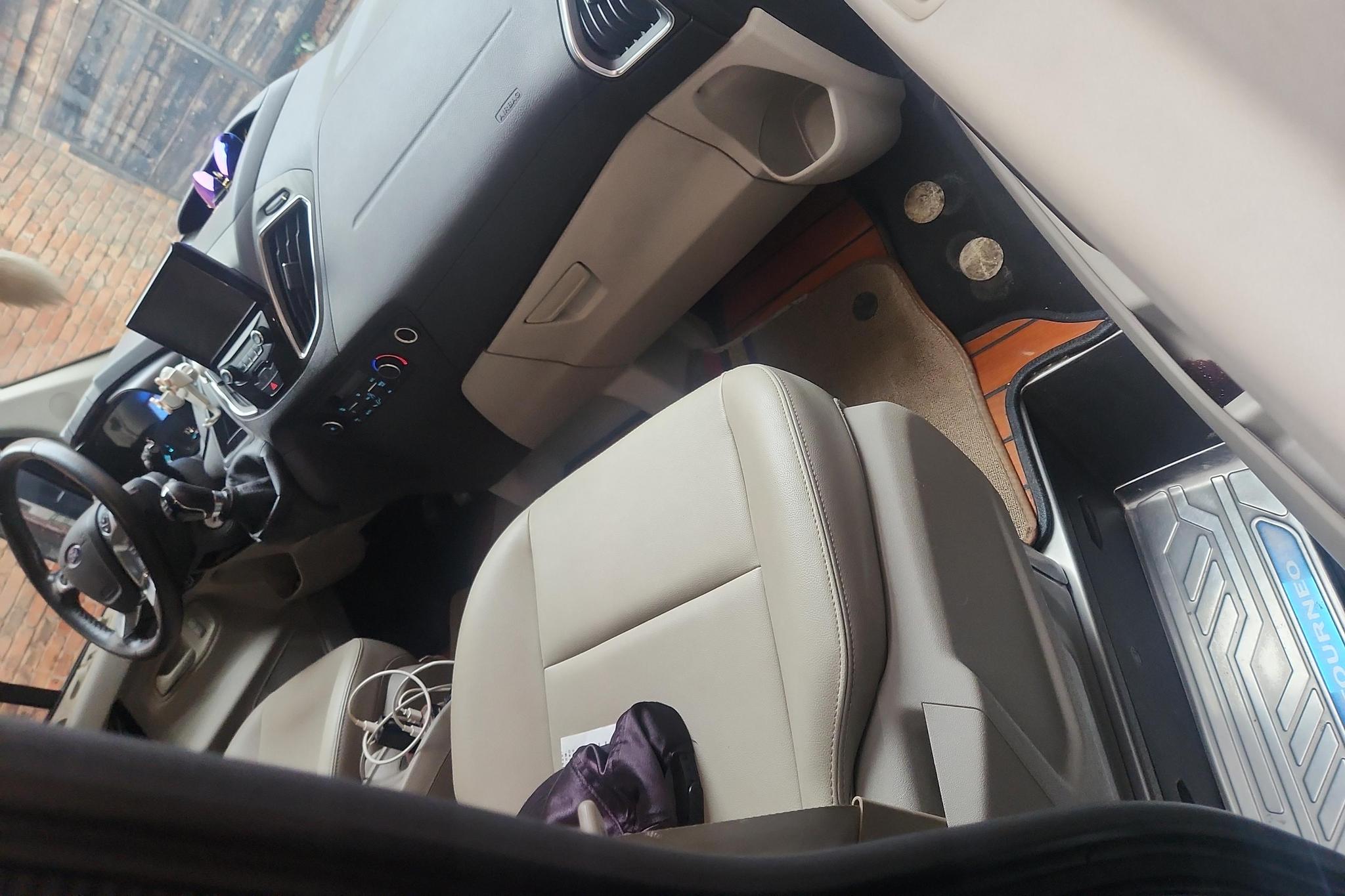 Ford Tourneo 2020 2.0T MT Elite