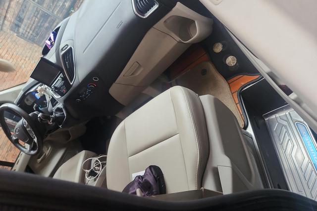 Ford Tourneo 2020 2.0 T MT — фото 6