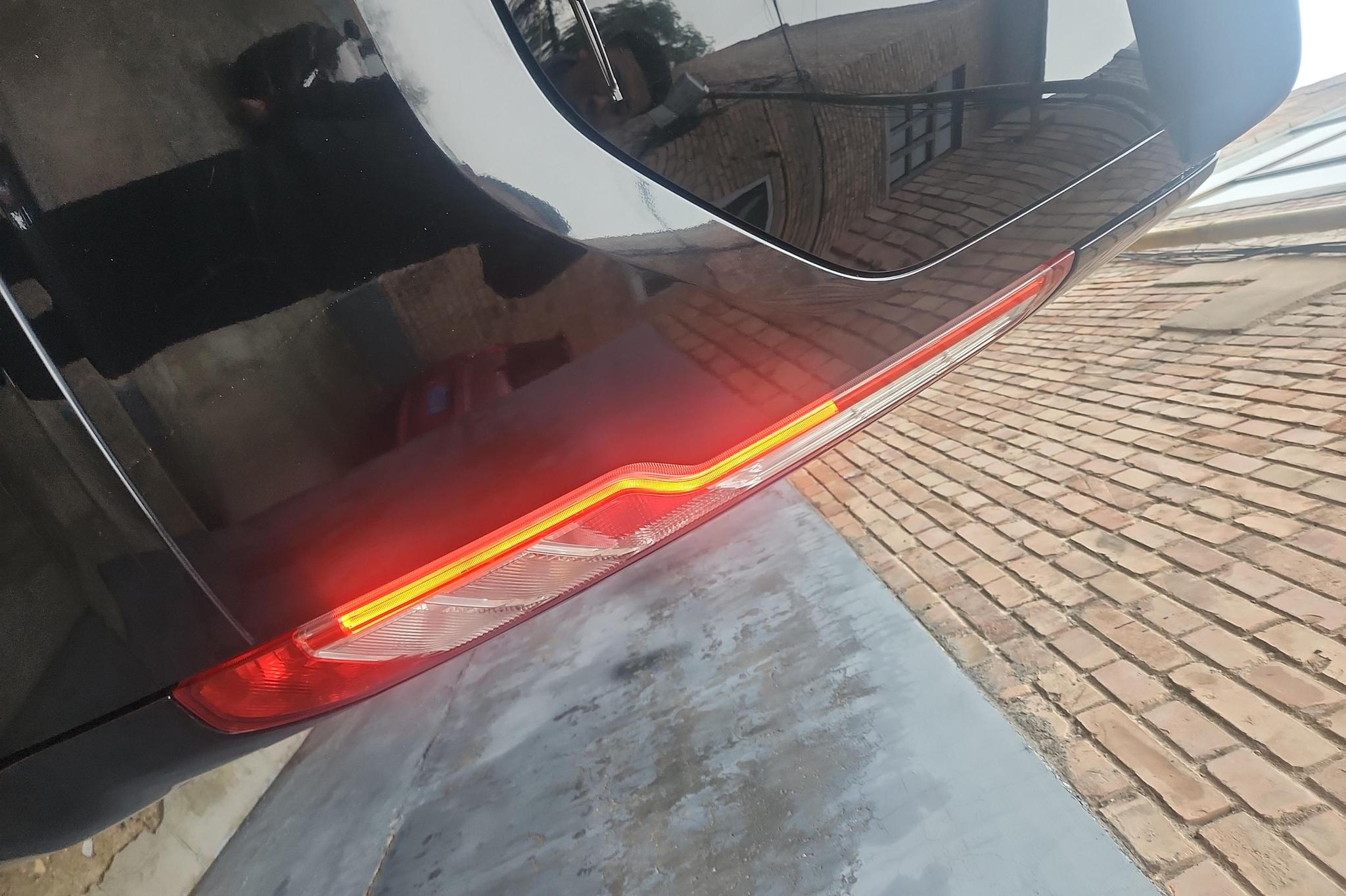 Ford Tourneo 2020 2.0T MT Elite
