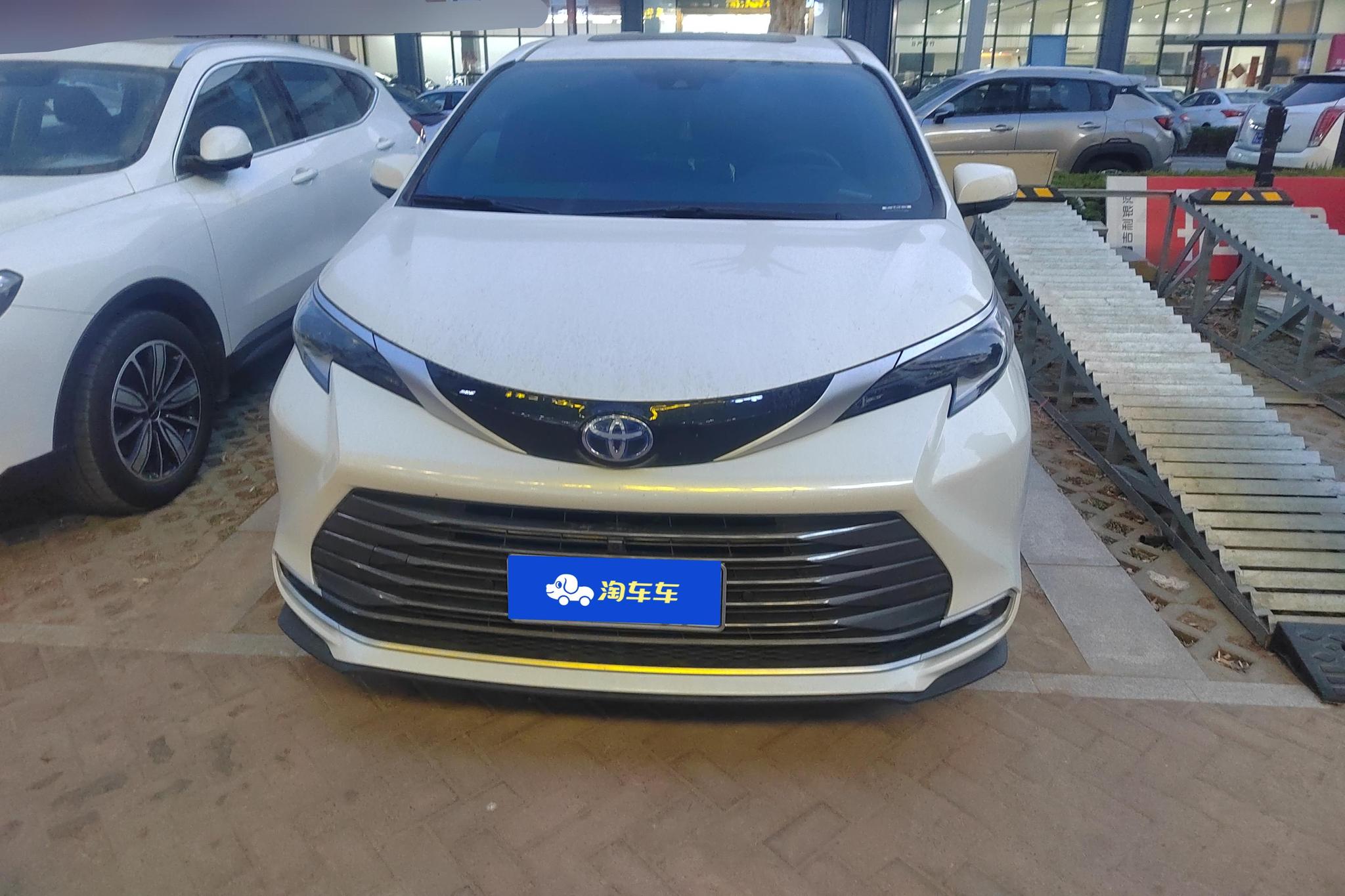 Toyota Sienna 2023 2.5L Luxury