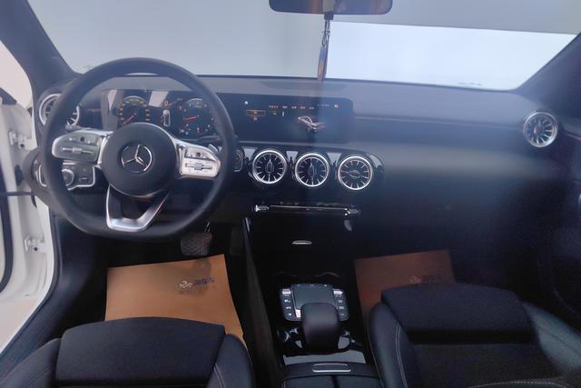 Mercedes-Benz A-Class 2022 A 200 L — фото 11