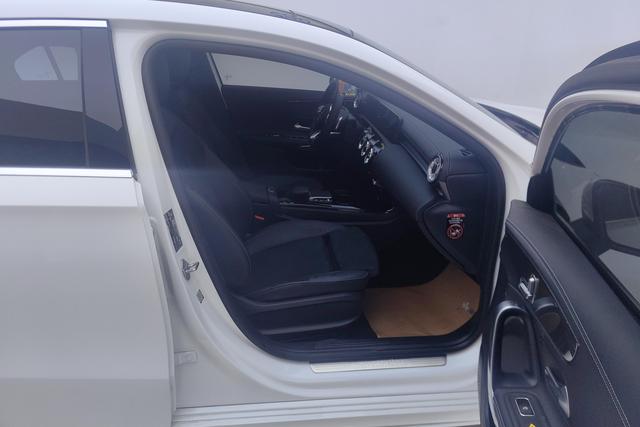 Mercedes-Benz A-Class 2022 A 200 L — фото 16