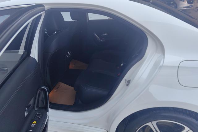 Mercedes-Benz A-Class 2022 A 200 L — фото 15