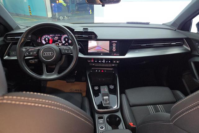 Audi A3 2022 Темно-серый из Китая