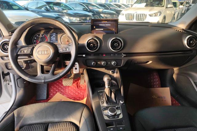 Audi A3 2019 — фото 11