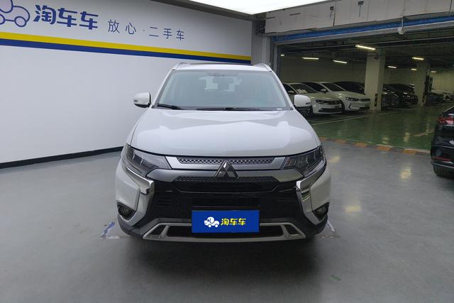 Mitsubishi Outlander 2020 — фото 2