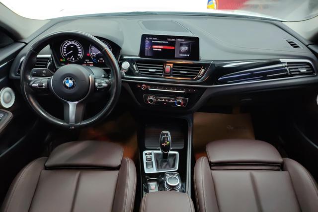 BMW 1 Series 2021 — фото 12