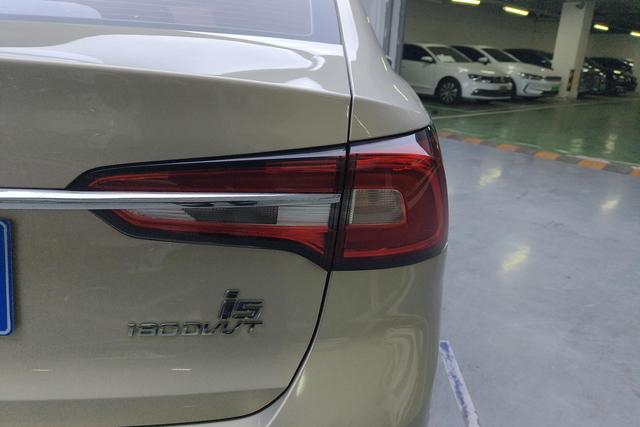 Roewe i5 2021 Желтый из Китая