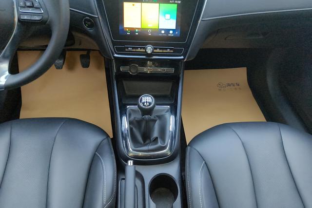 Roewe i5 2021 Желтый из Китая, фото 3