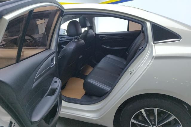 Roewe i5 2021 Желтый из Китая, фото 6